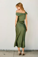 Load image into Gallery viewer, Evergreen Off The Shoulder Midi Dress