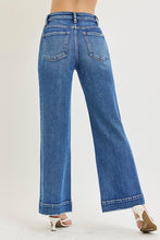 Load image into Gallery viewer, Strut Your Stuff HR Ankle Wide Jeans
